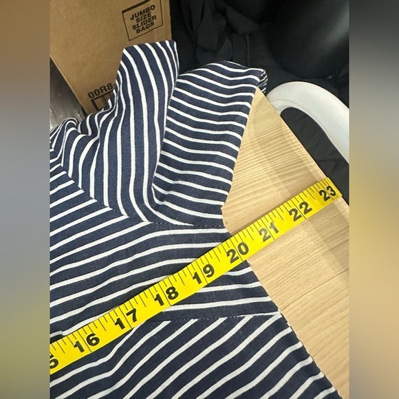 NEW Talbots 100% Linen Stripe Embroidered Floral Tunic Top in Navy Sz Medium - Picture 8 of 10